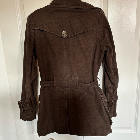 H&M brown short belted, trench coat in subtle plaid, size 6 - Picture 6 of 6